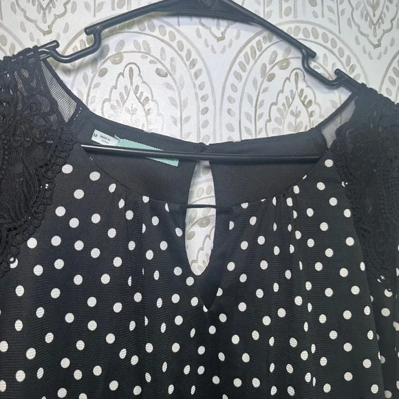 Maurices Womens Black White Polka Dot Lace Shoulder Keyhole Blouse Shirt Medium - Picture 5 of 10
